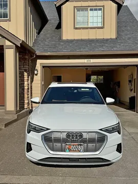 2019 Audi e-tron Premium Plus