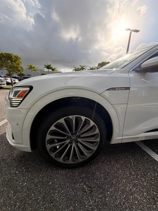 2019 Audi e-tron - Image 4 of 11