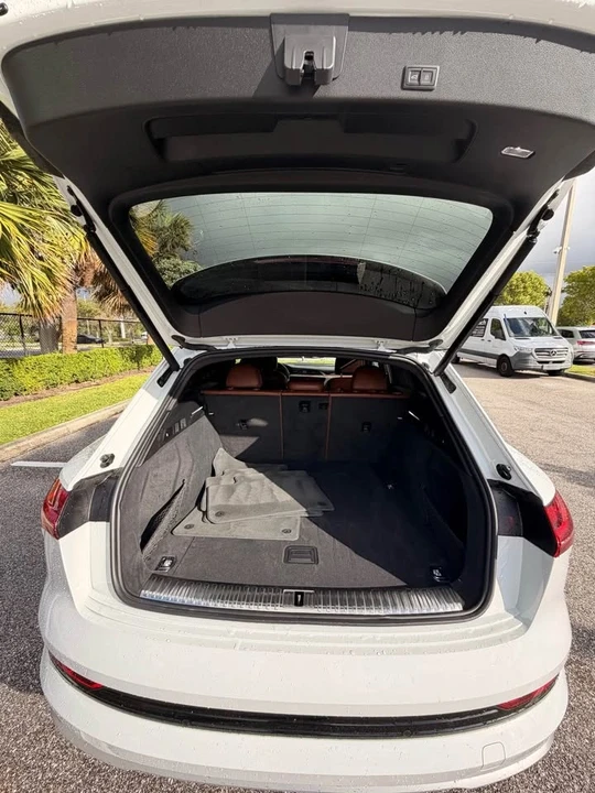 2019 Audi e-tron - Image 11 of 11