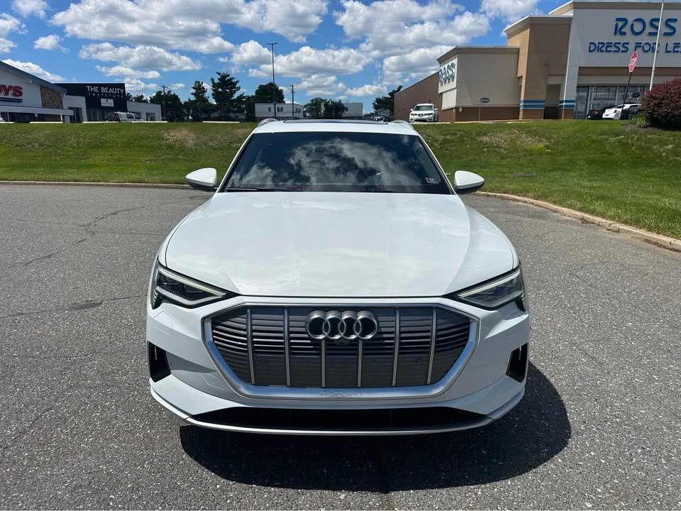 2019 Audi e-tron - Image 9 of 19