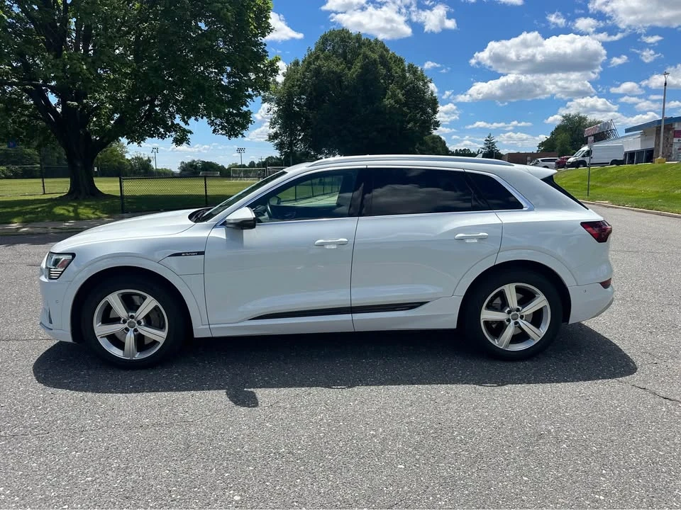 2019 Audi e-tron - Image 10 of 19