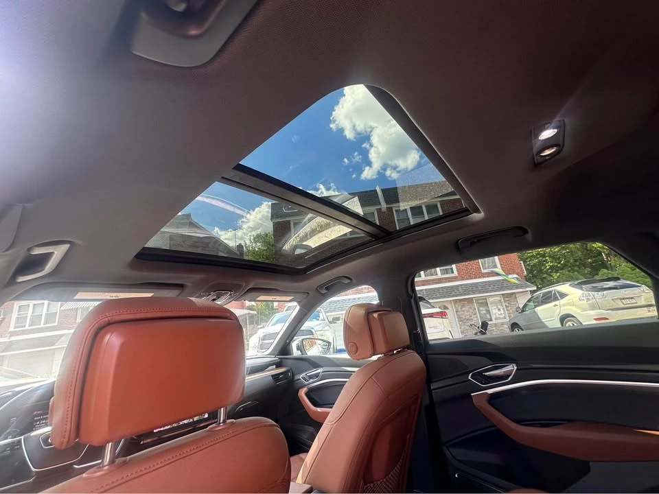 2019 Audi e-tron - Image 13 of 19
