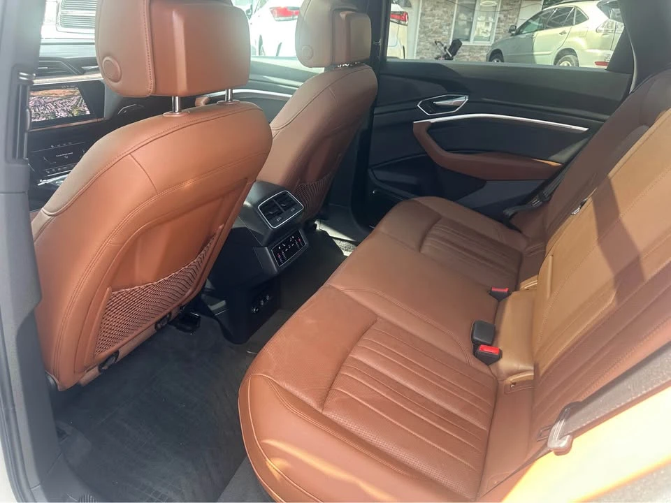 2019 Audi e-tron - Image 8 of 19
