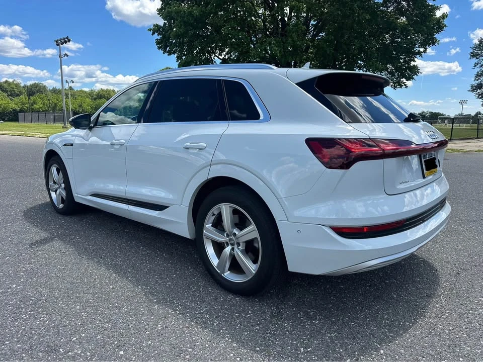 2019 Audi e-tron - Image 11 of 19