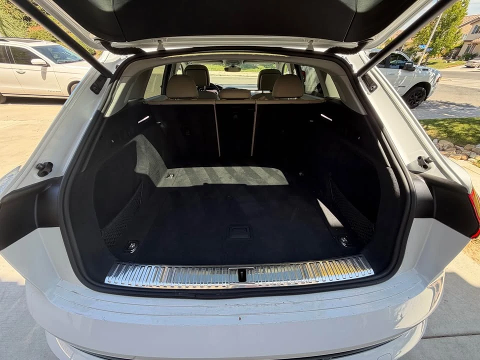2019 Audi e-tron - Image 12 of 12