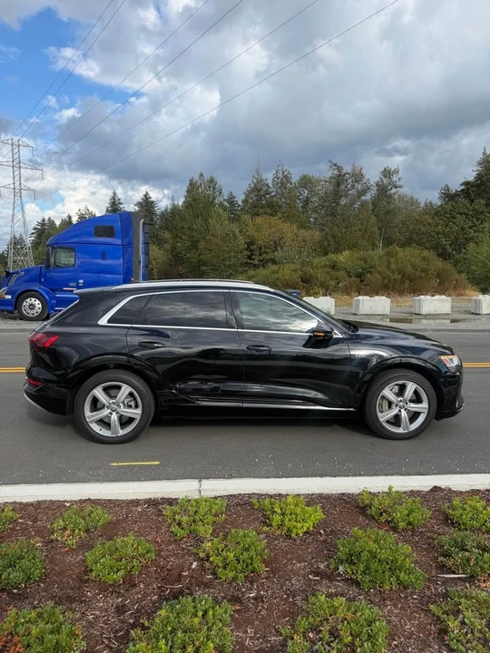2019 Audi e-tron - Image 8 of 17