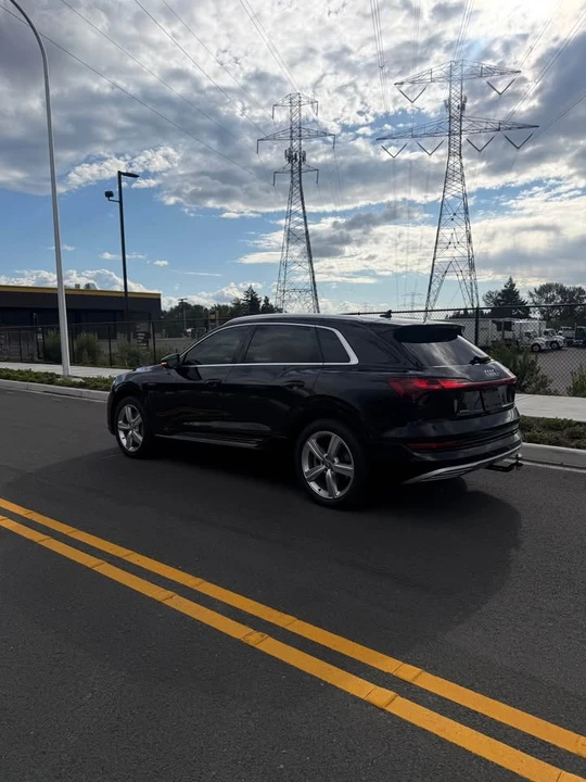 2019 Audi e-tron - Image 5 of 17