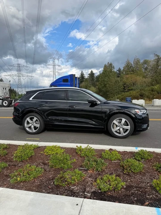 2019 Audi e-tron - Image 10 of 17