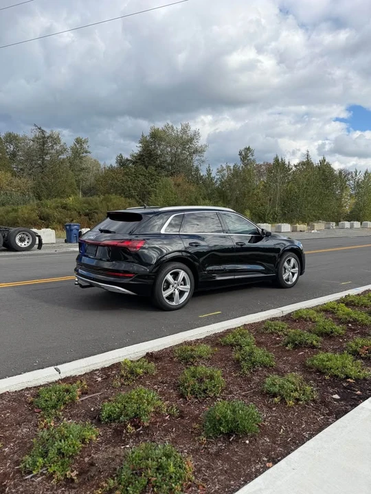 2019 Audi e-tron - Image 12 of 17