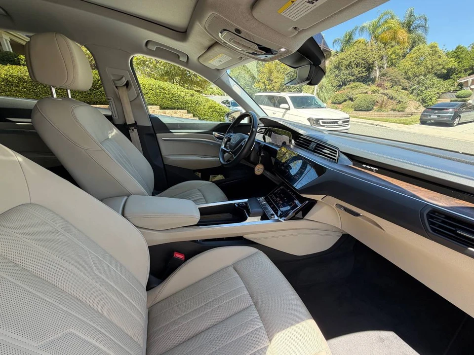 2019 Audi e-tron - Image 9 of 12