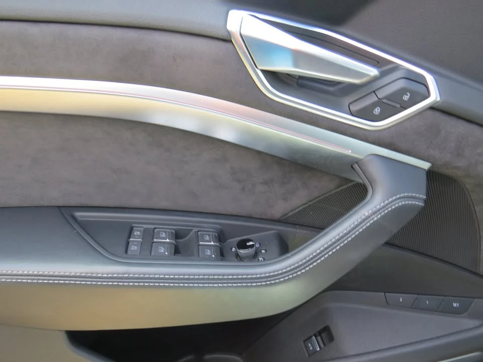 2019 Audi e-tron - Image 13 of 20
