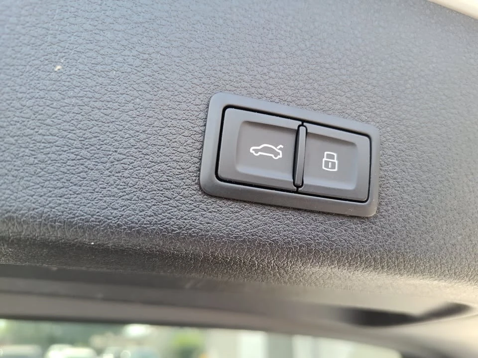 2019 Audi e-tron - Image 8 of 20