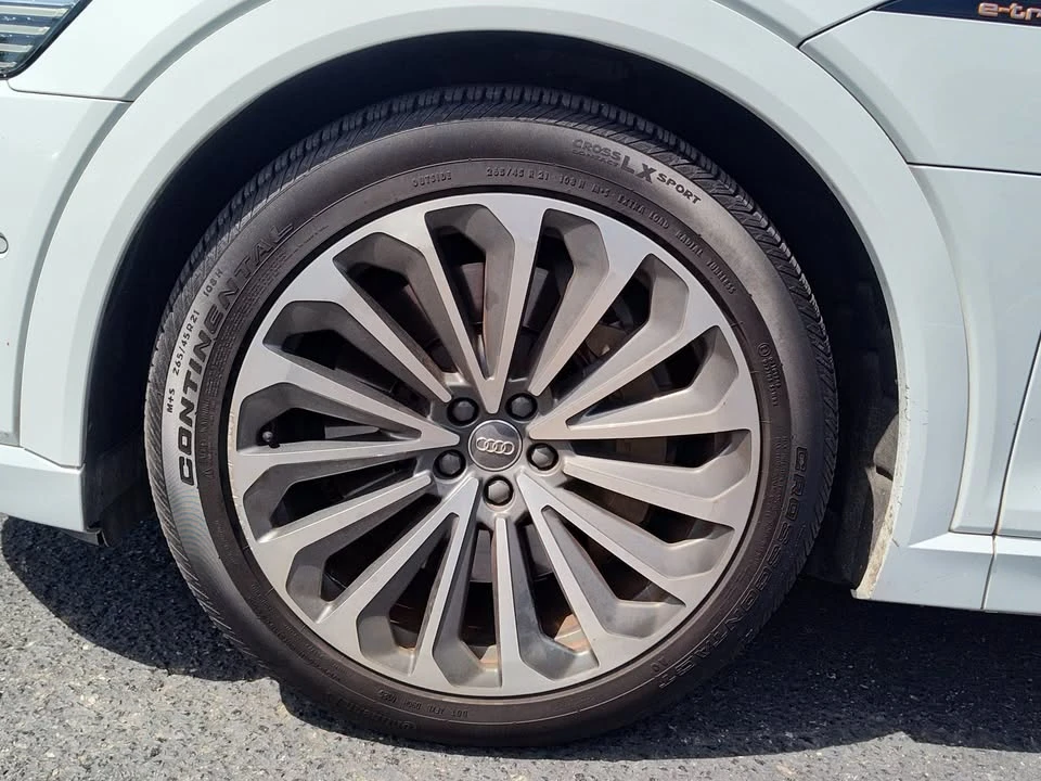 2019 Audi e-tron - Image 13 of 20