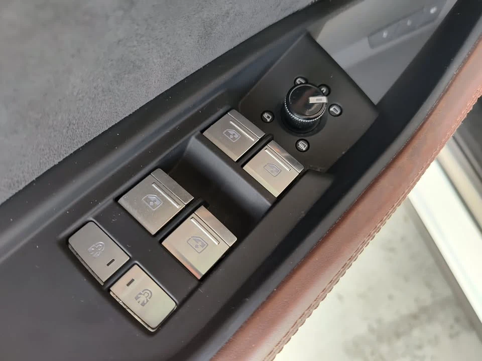 2019 Audi e-tron - Image 17 of 20