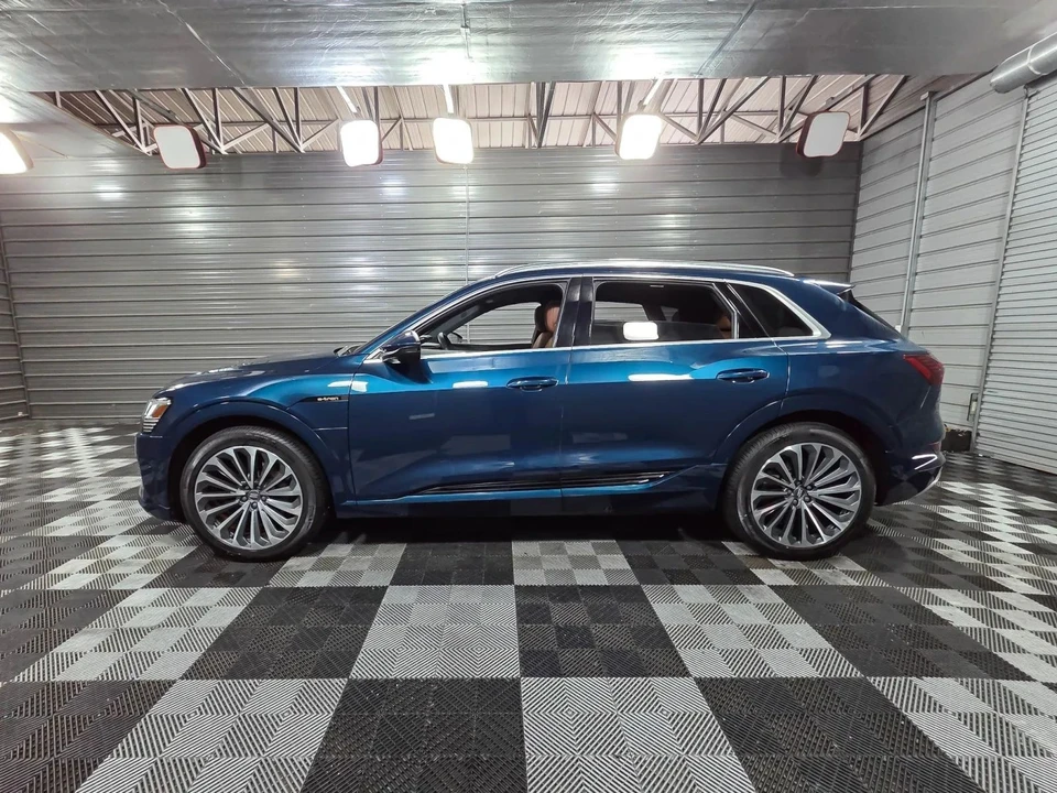 2019 Audi e-tron - Image 8 of 12