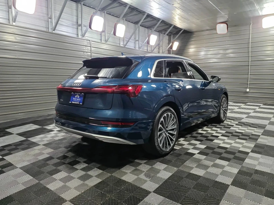 2019 Audi e-tron - Image 5 of 12
