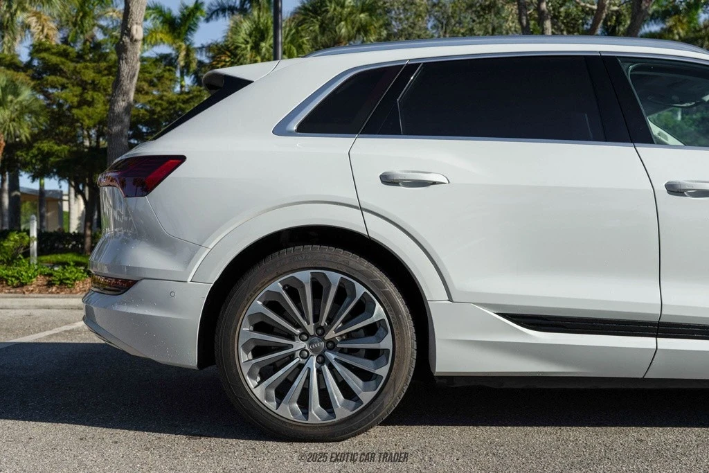 2019 Audi e-tron - Image 10 of 12
