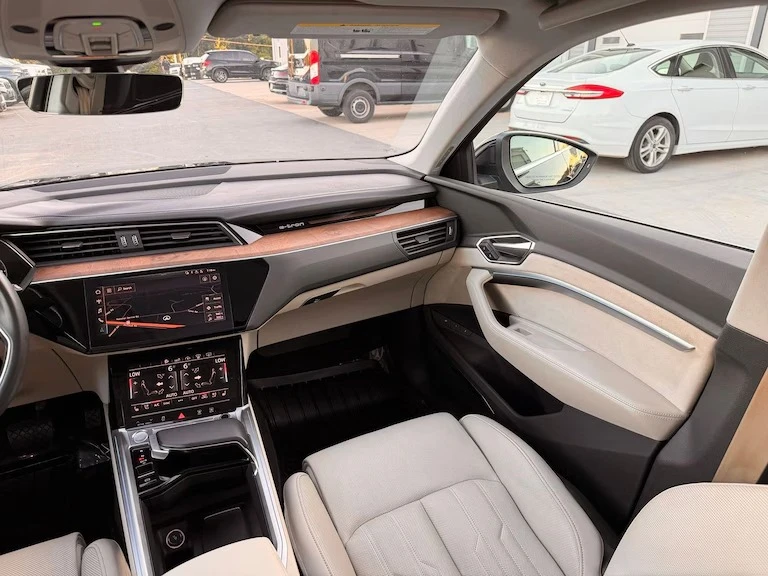 2019 Audi e-tron - Image 11 of 20