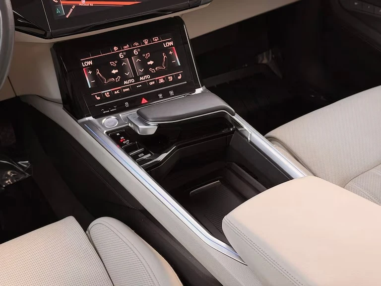 2019 Audi e-tron - Image 12 of 20