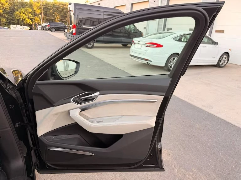 2019 Audi e-tron - Image 18 of 20