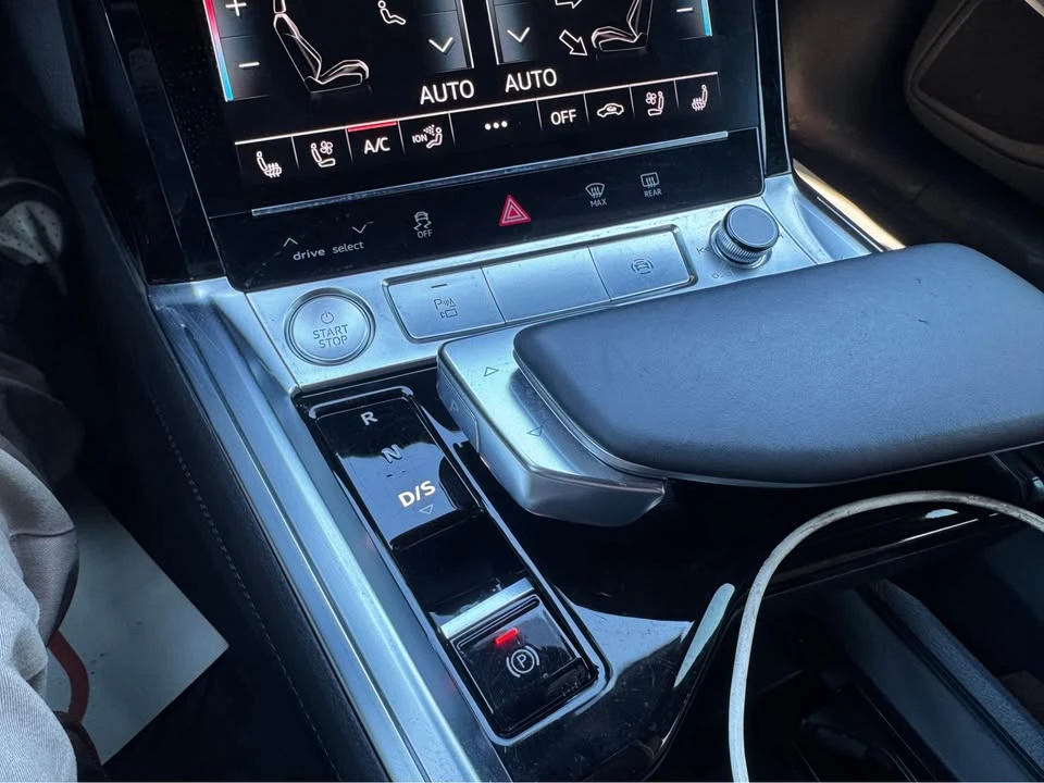 2019 Audi e-tron - Image 8 of 20