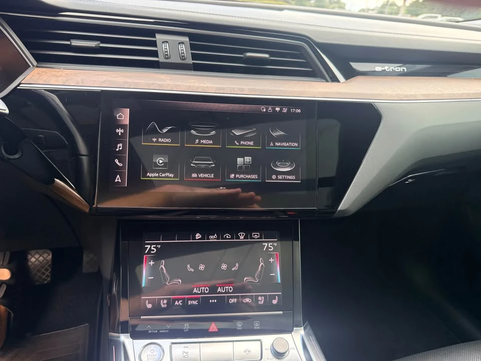 2019 Audi e-tron - Image 14 of 17