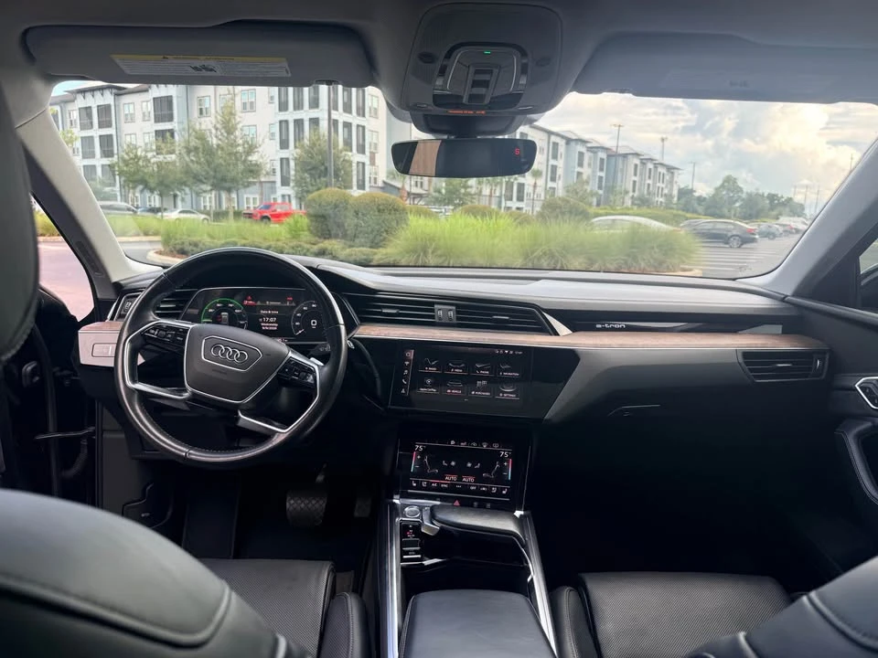 2019 Audi e-tron - Image 11 of 17