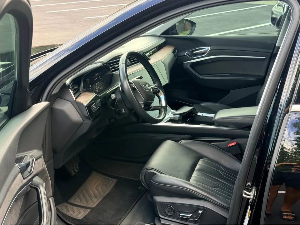 2019 Audi e-tron - Image 8 of 17
