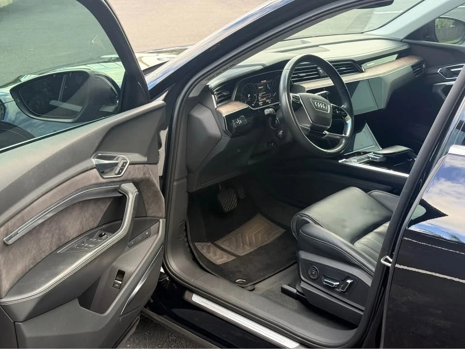 2019 Audi e-tron - Image 7 of 17