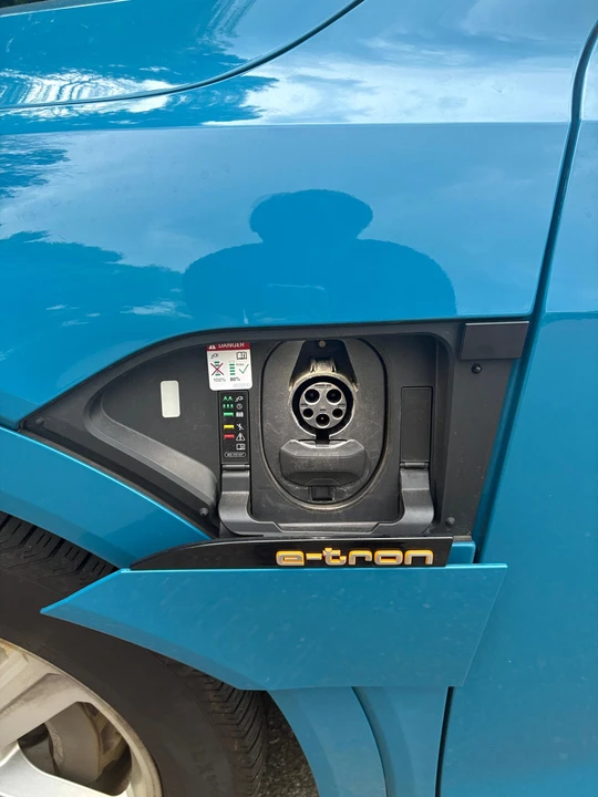 2019 Audi e-tron - Image 15 of 31