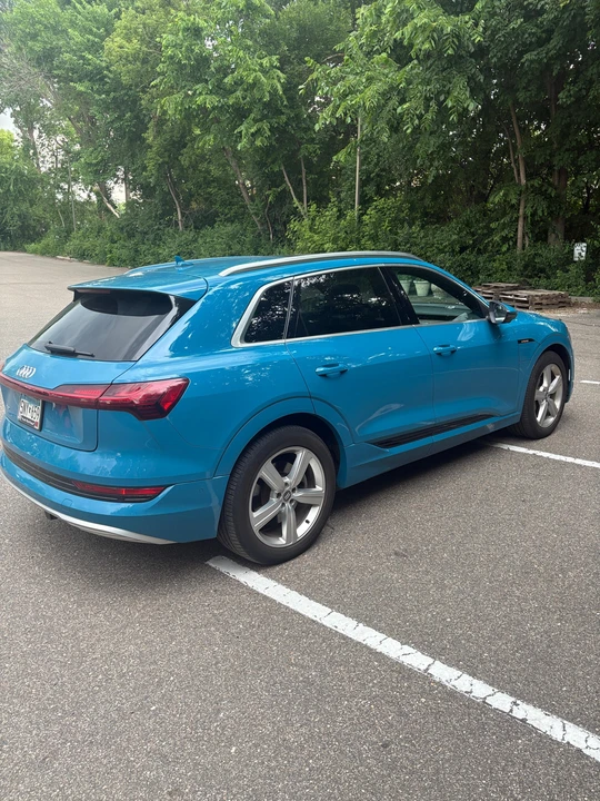 2019 Audi e-tron - Image 11 of 31