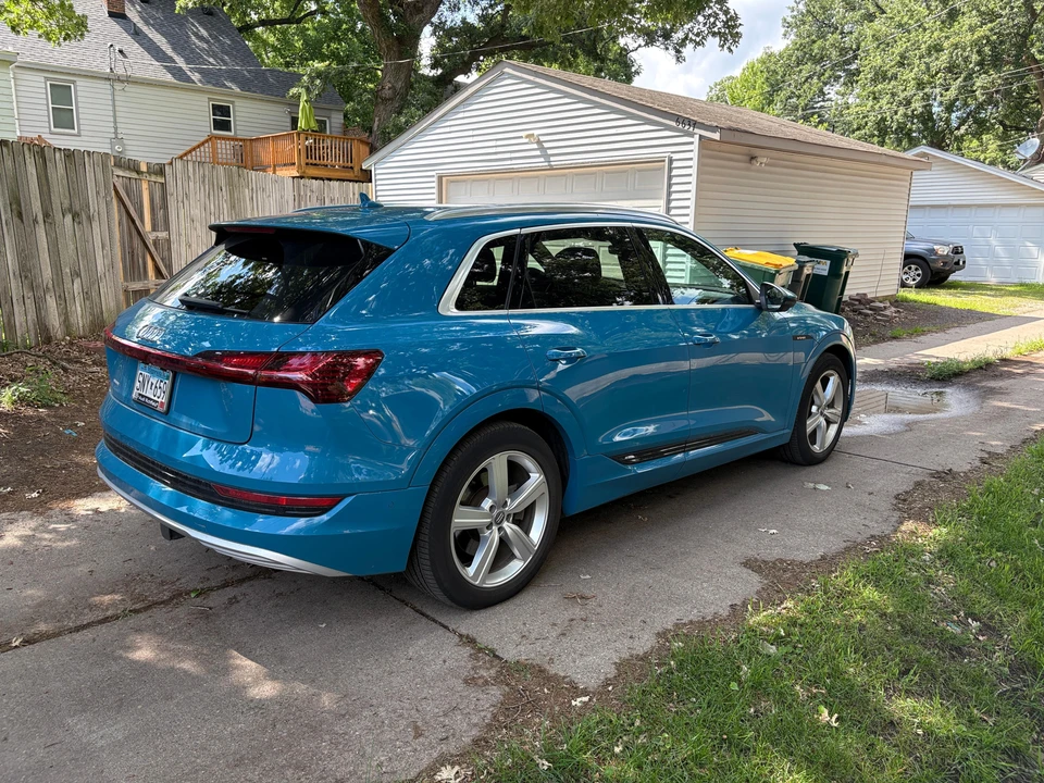 2019 Audi e-tron - Image 10 of 31