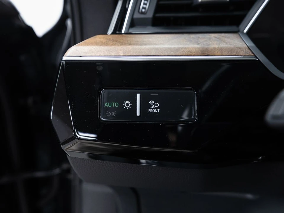 2019 Audi e-tron - Image 9 of 21