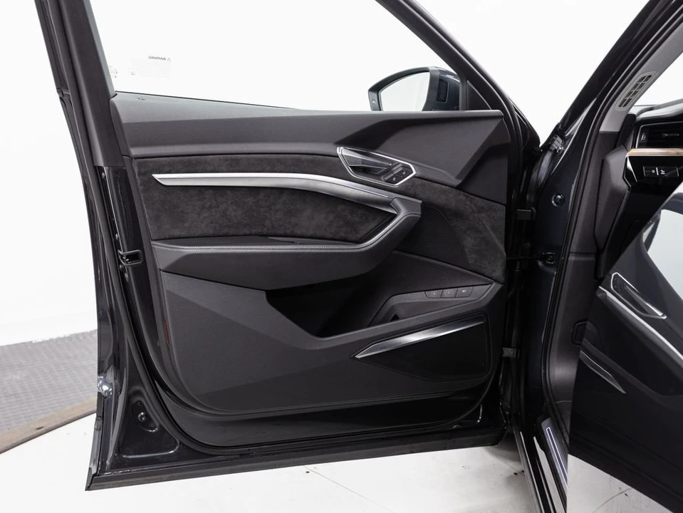 2019 Audi e-tron - Image 5 of 21