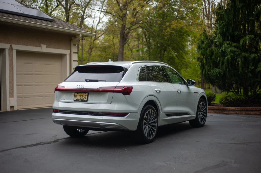2019 Audi e-tron - Image 10 of 31
