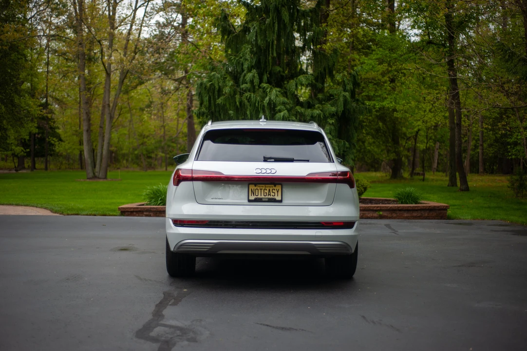 2019 Audi e-tron - Image 9 of 31