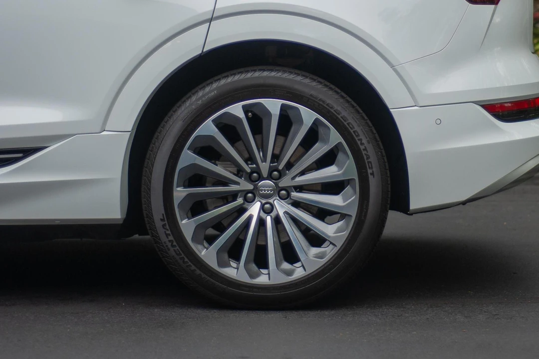 2019 Audi e-tron - Image 26 of 31