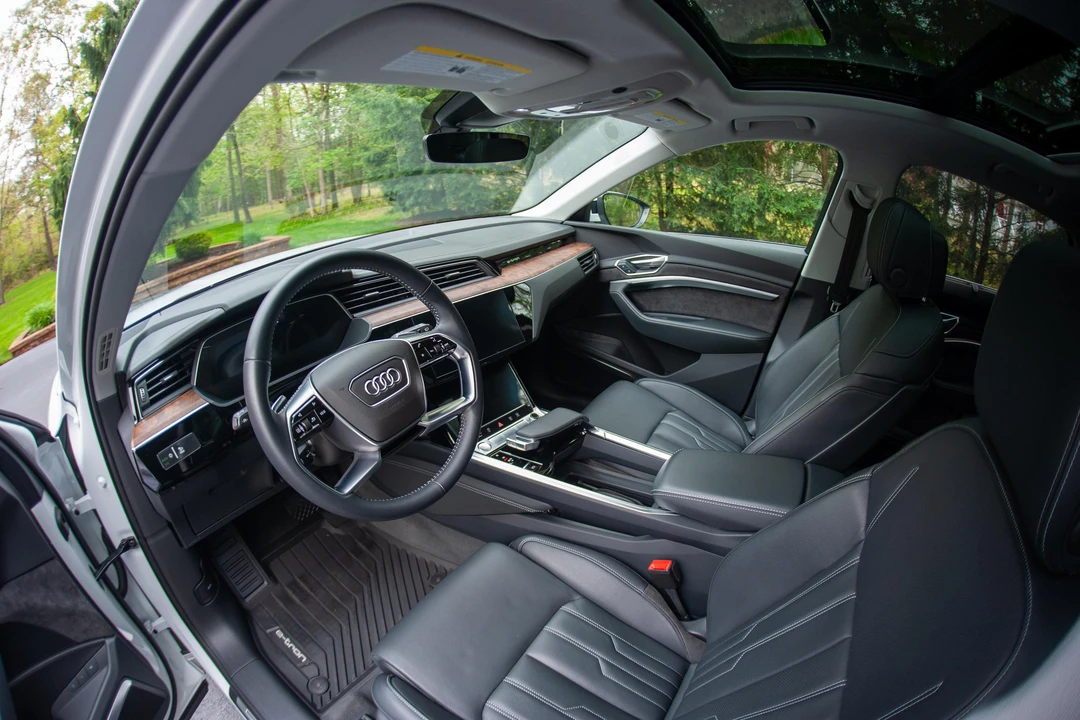 2019 Audi e-tron - Image 29 of 31