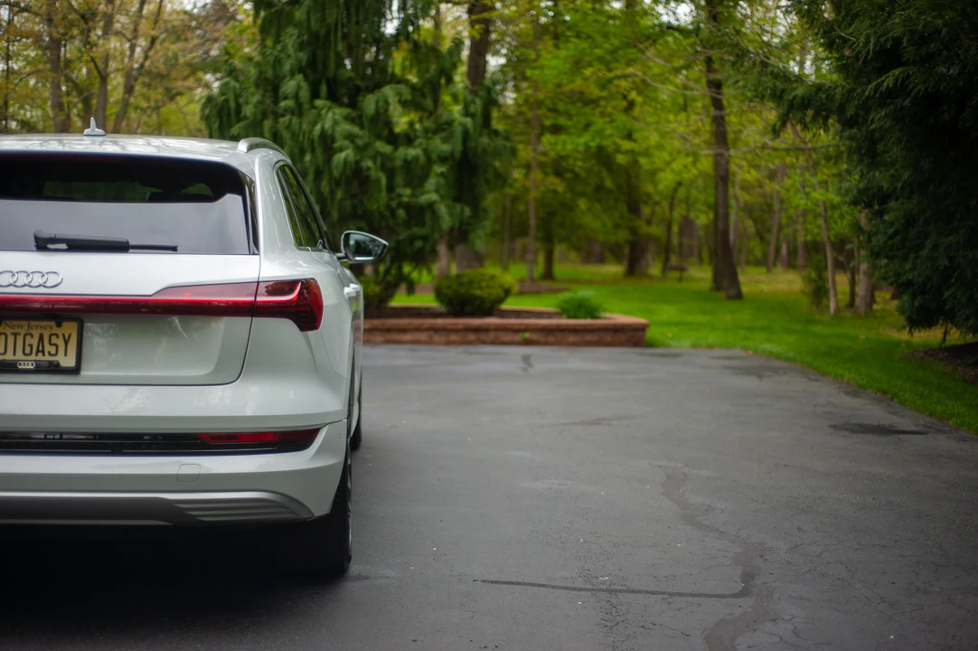 2019 Audi e-tron - Image 19 of 31