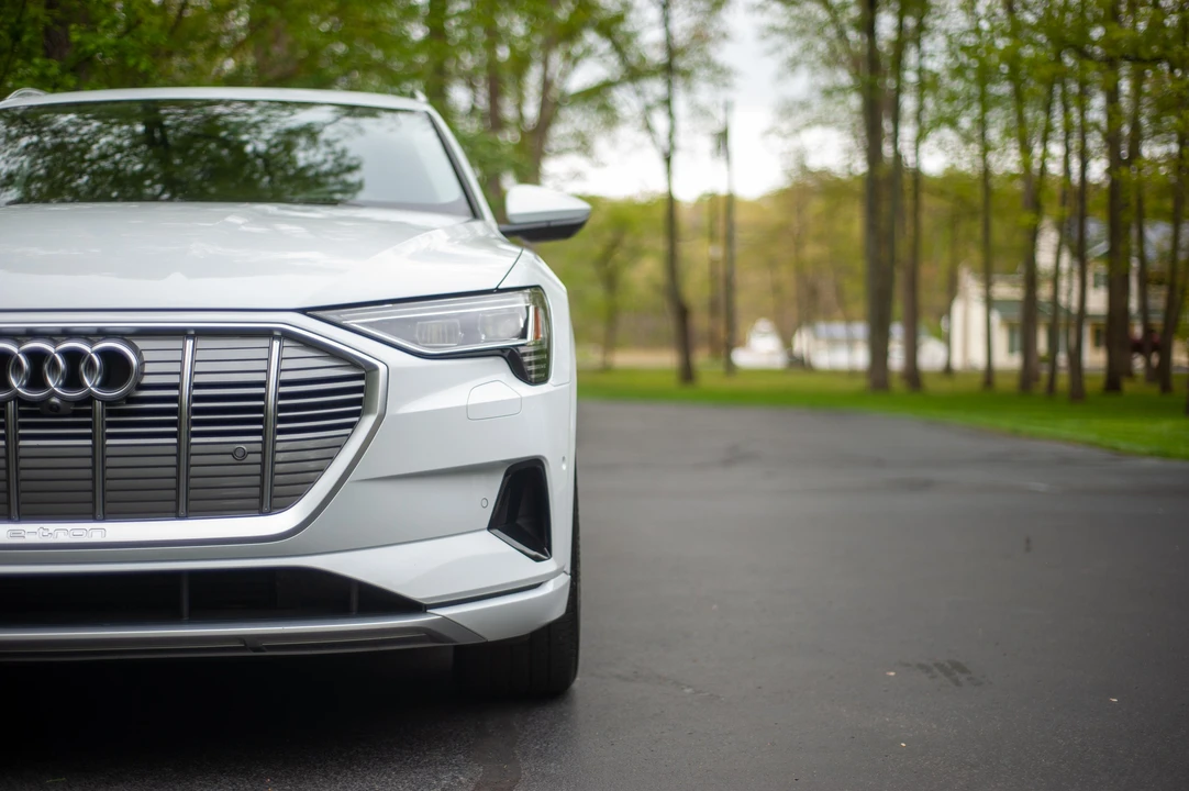 2019 Audi e-tron - Image 13 of 31