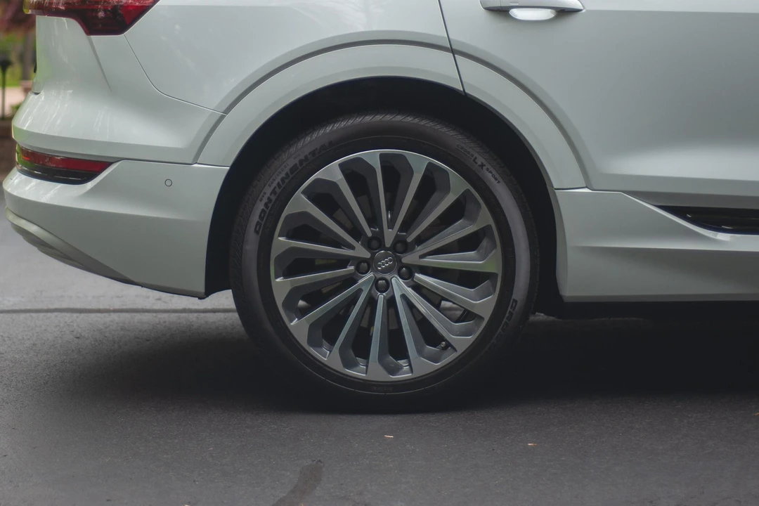 2019 Audi e-tron - Image 27 of 31