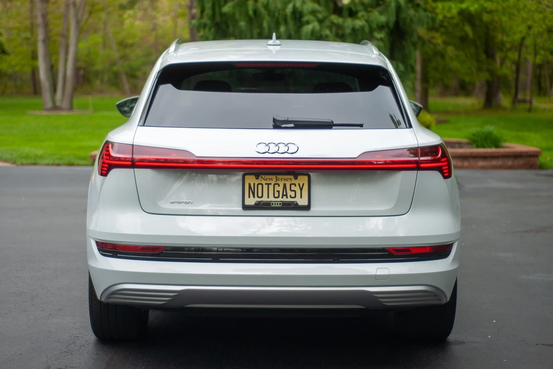 2019 Audi e-tron - Image 5 of 31