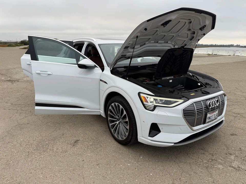 2019 Audi e-tron - Image 16 of 31