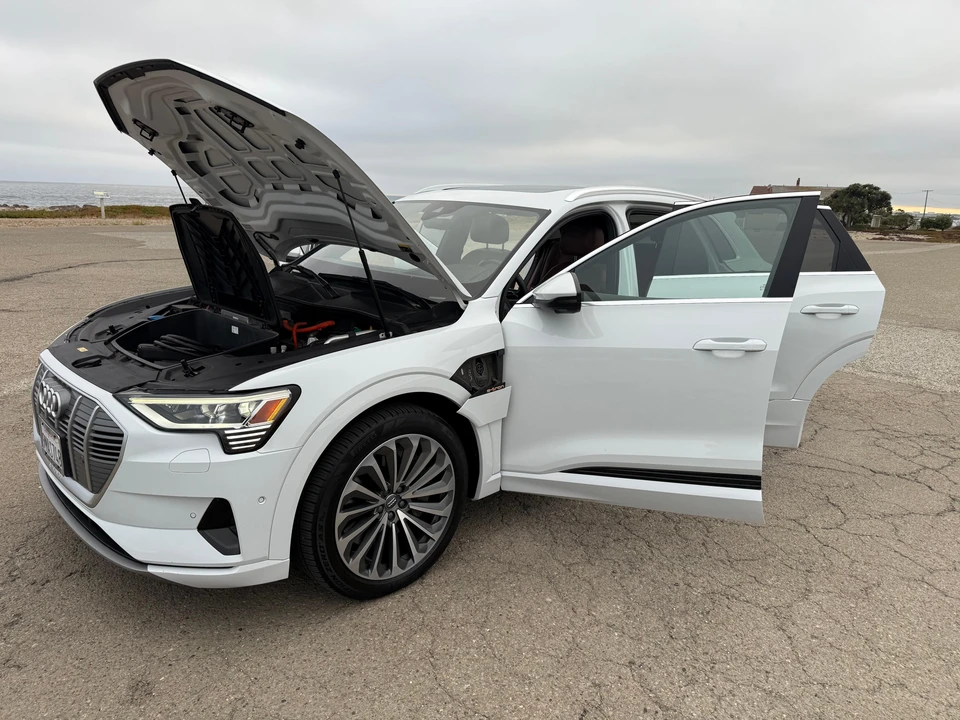 2019 Audi e-tron - Image 12 of 31
