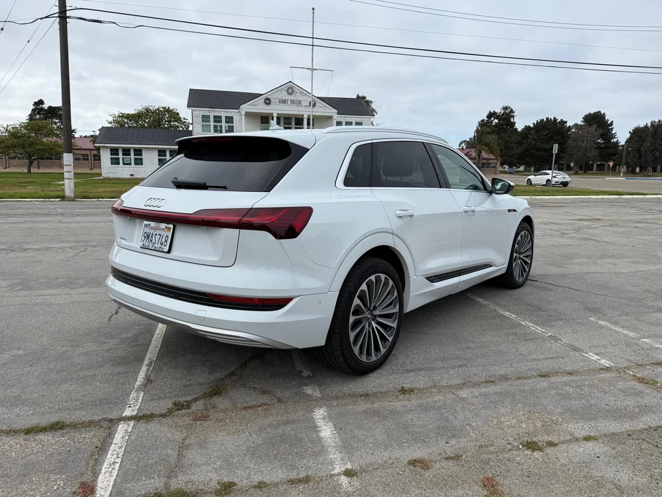 2019 Audi e-tron - Image 10 of 31