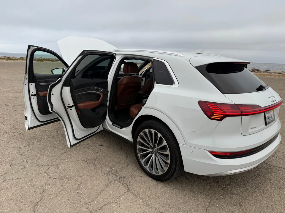 2019 Audi e-tron - Image 13 of 31