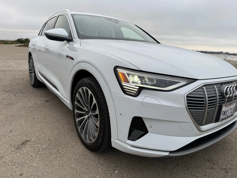 2019 Audi e-tron - Image 17 of 31