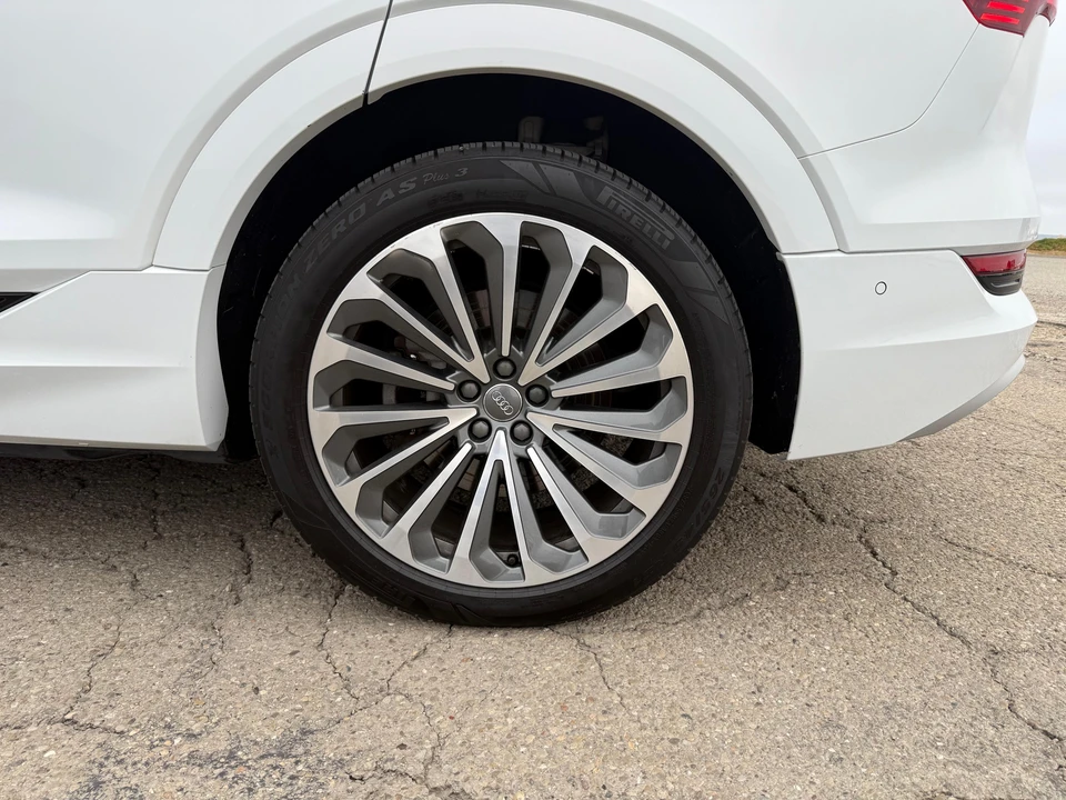 2019 Audi e-tron - Image 27 of 31