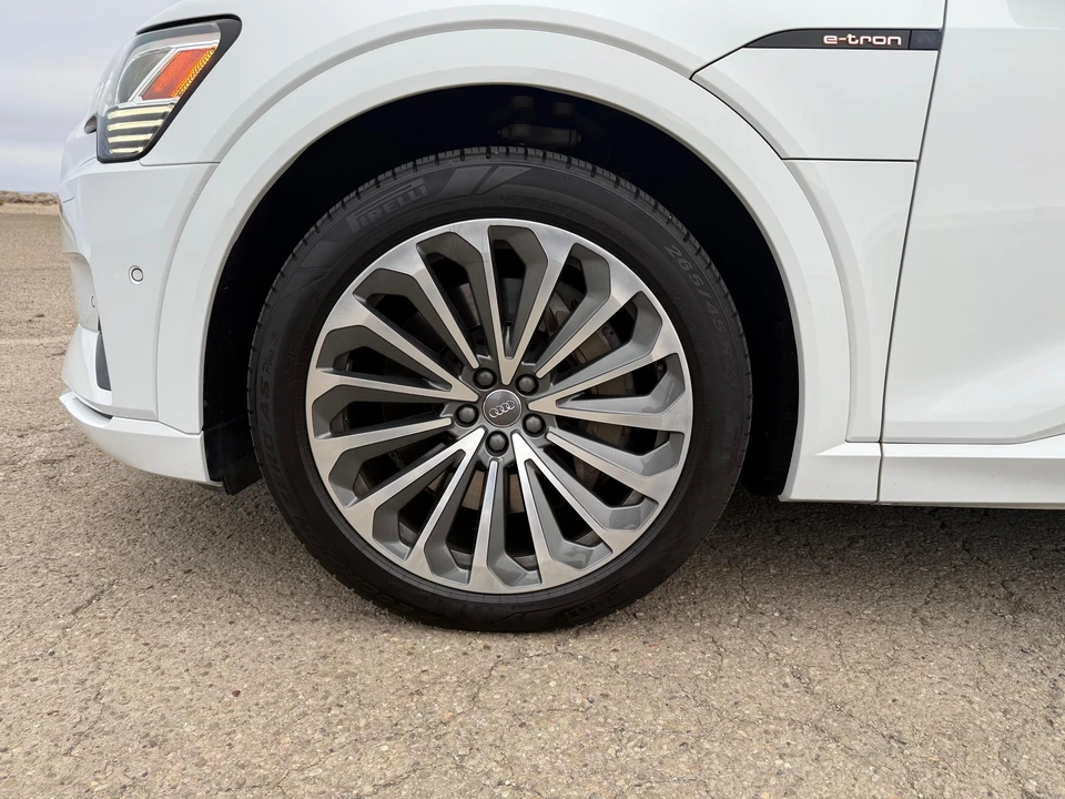 2019 Audi e-tron - Image 26 of 31