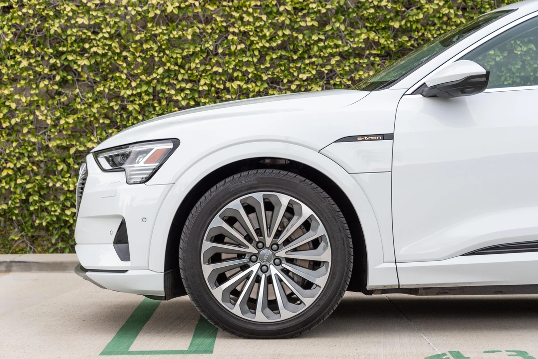 2019 Audi e-tron - Image 24 of 31